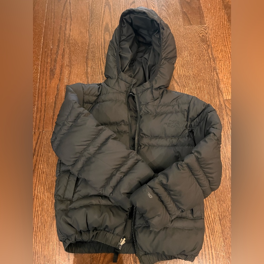 The North Face 550  Black Quilted Puffer Jacket with Hood size small 6yr  kids